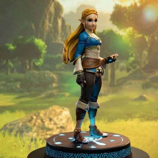 First 4 Figures - The Legend of Zelda: Breath of the Wild - Zelda Collector Edition Figure (With LED Light)