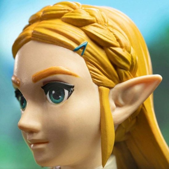 First 4 Figures - The Legend of Zelda: Breath of the Wild - Zelda Collector Edition Figure (With LED Light)