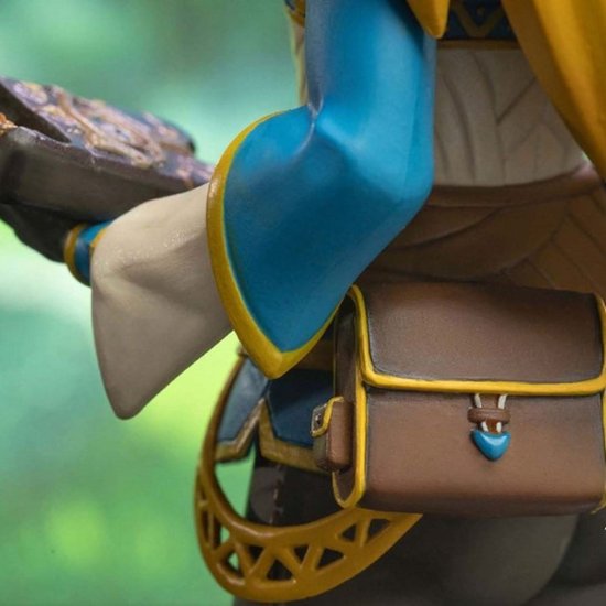 First 4 Figures - The Legend of Zelda: Breath of the Wild - Zelda Collector Edition Figure (With LED Light)
